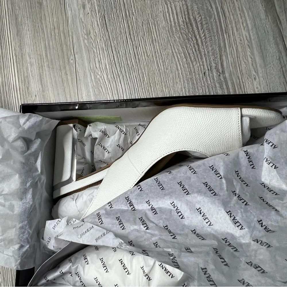 NWT Alfani Florraap white snake skin embossed sling back block heel size 8.5